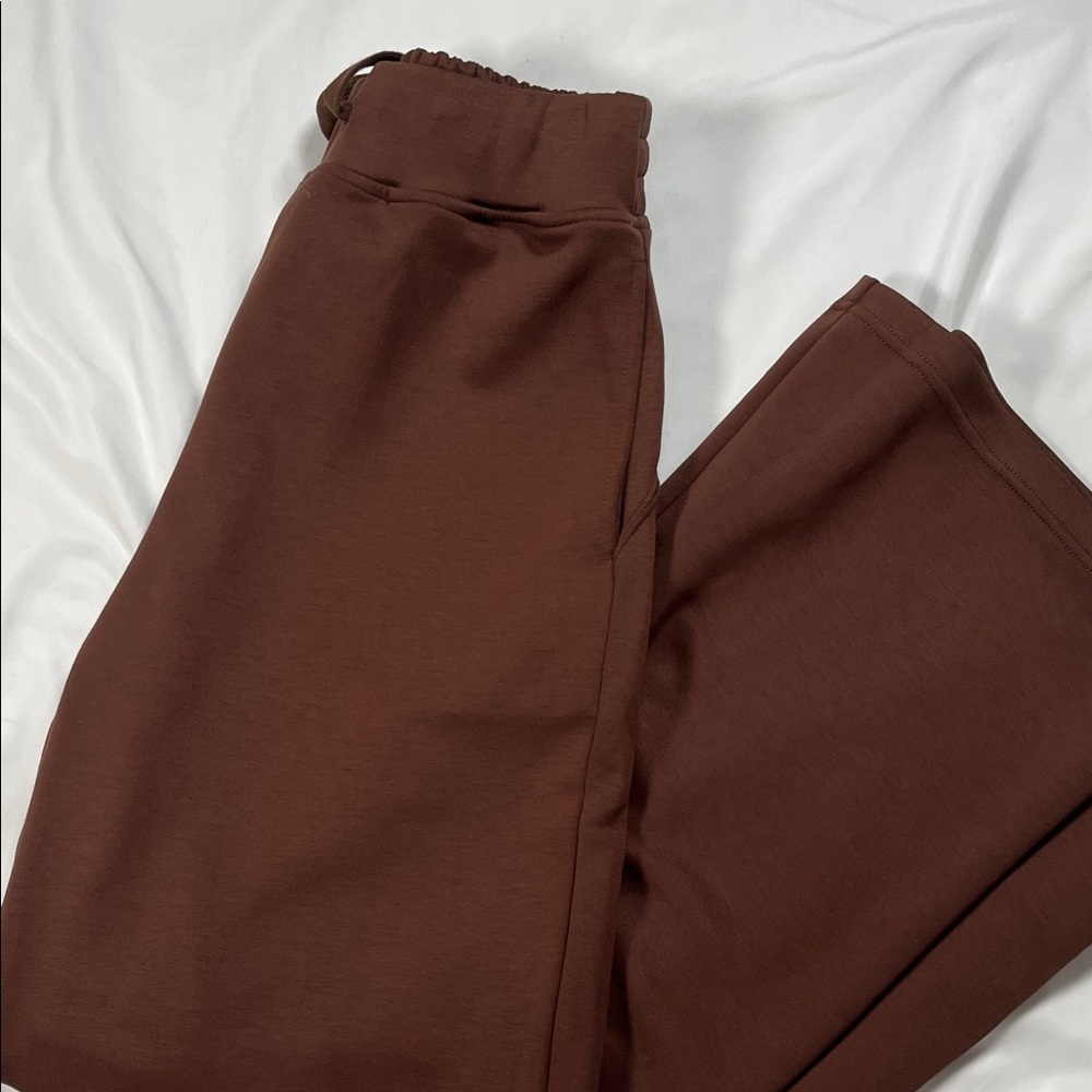 Air essentials look for less brown soft Lounge Set - Picture 6 of 9